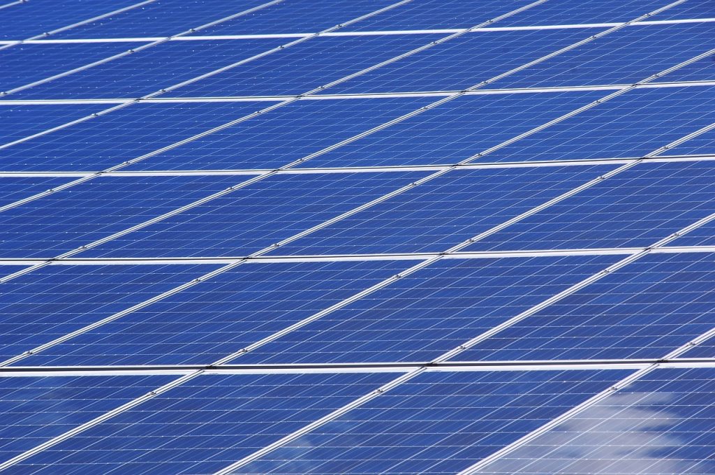 Liko dvi savaitės teikti paraiškas norintiems gauti kompensacijas už saulės elektrines iš elektrinių parkų