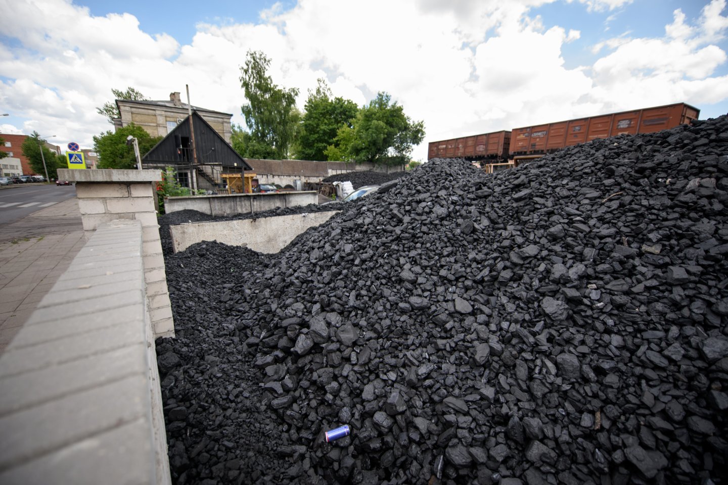 Vilniuje spalio gale planuojama uždrausti šildytis durpėmis ir akmens anglimis
