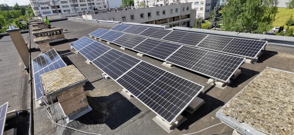 Žinia daugiabučių gyventojams: planuojantiems įsirengti saulės elektrinę verta suskubt